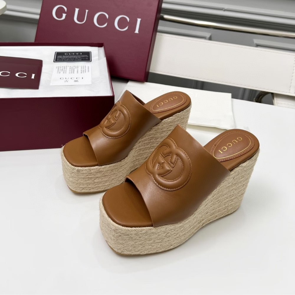 Gucci Women's Interlocking G Leather Sandal Brown 817212 Ap0B0 2712 - Image 4