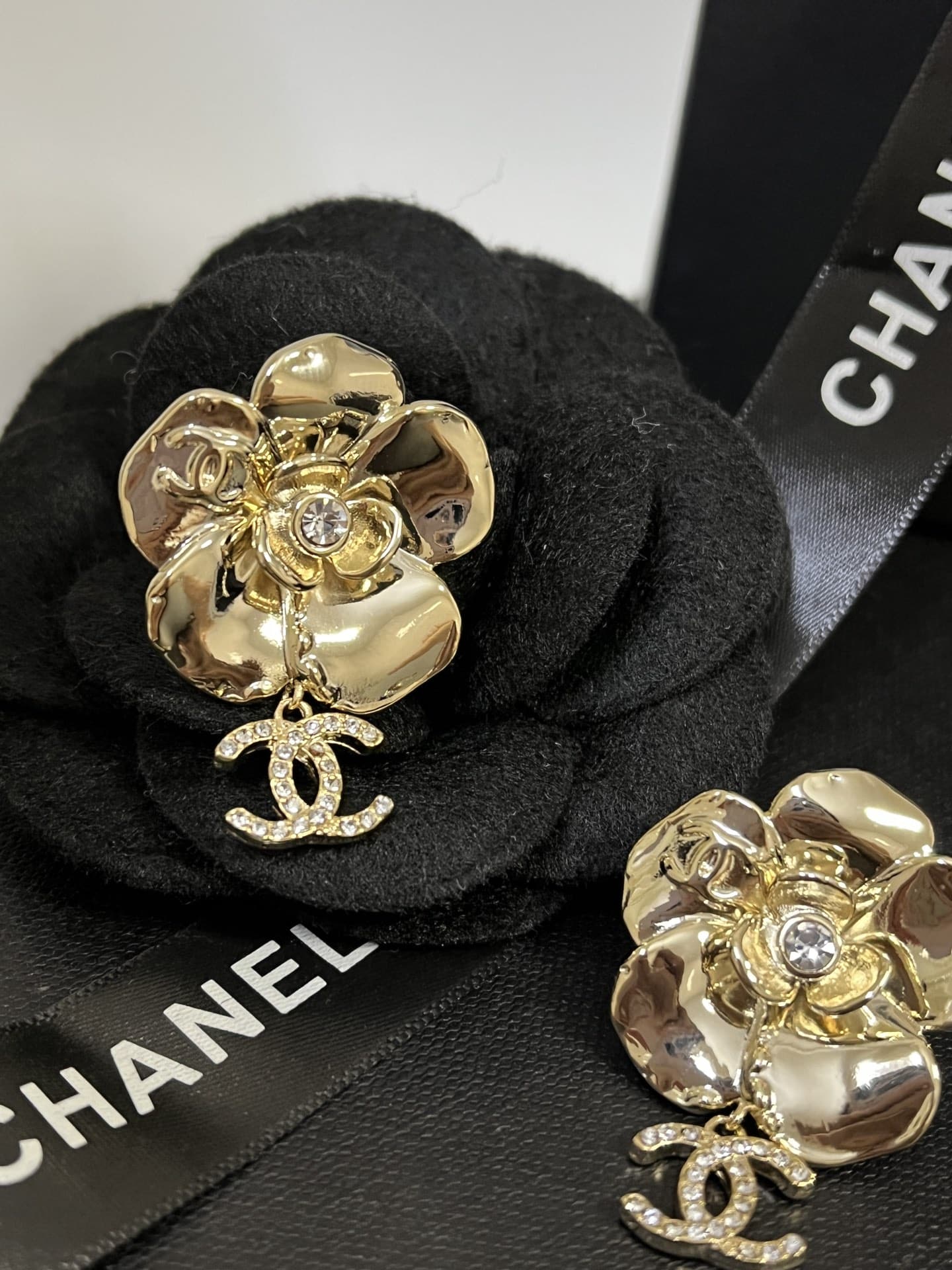 Chanel Camellia Dangle Earrings Crystals Metal Gold - Image 2