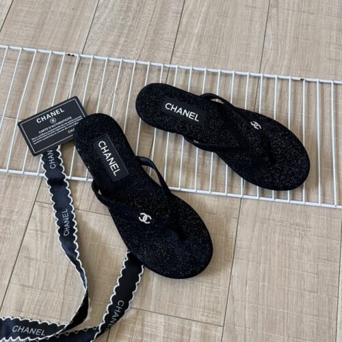 Alternative view of Chanel Thongs Purl Fabric With Silver Cc Logo In Black