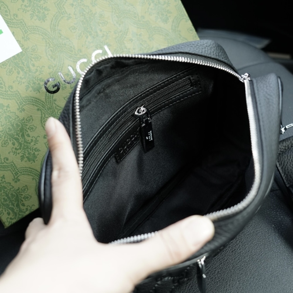 Gucci GG Emblem Small Leather Crossbody Bag Black 27Cm 850242 AAFOM 1053 - Image 8