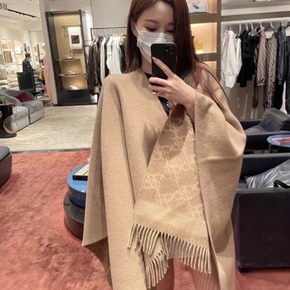 Fendi Poncho Fringed Wrap Double-Face Wool And Cashmere Cape Brown FXX715AHRFF0QU5 - Image 4