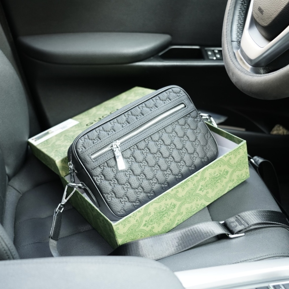 Gucci GG Emblem Small Leather Crossbody Bag Black 27Cm 850242 AAFOM 1053 - Image 4