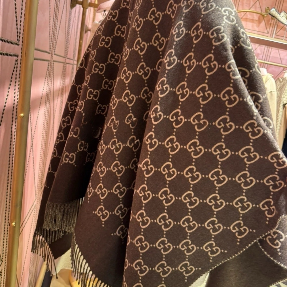 Gucci GG Wool Jacquard Cape Brown And Beige 140Cm 817831 3G200 2579 - Image 3