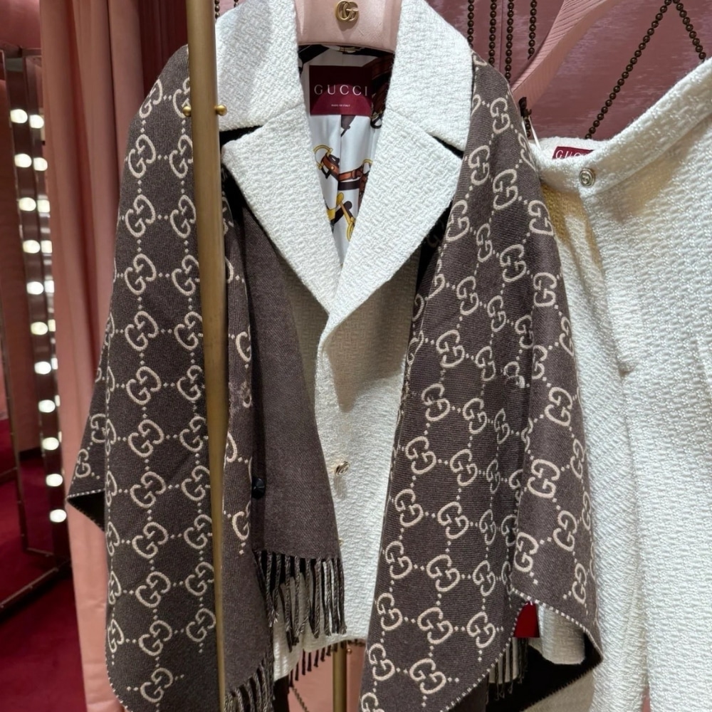Gucci GG Wool Jacquard Cape Brown And Beige 140Cm 817831 3G200 2579 - Image 2
