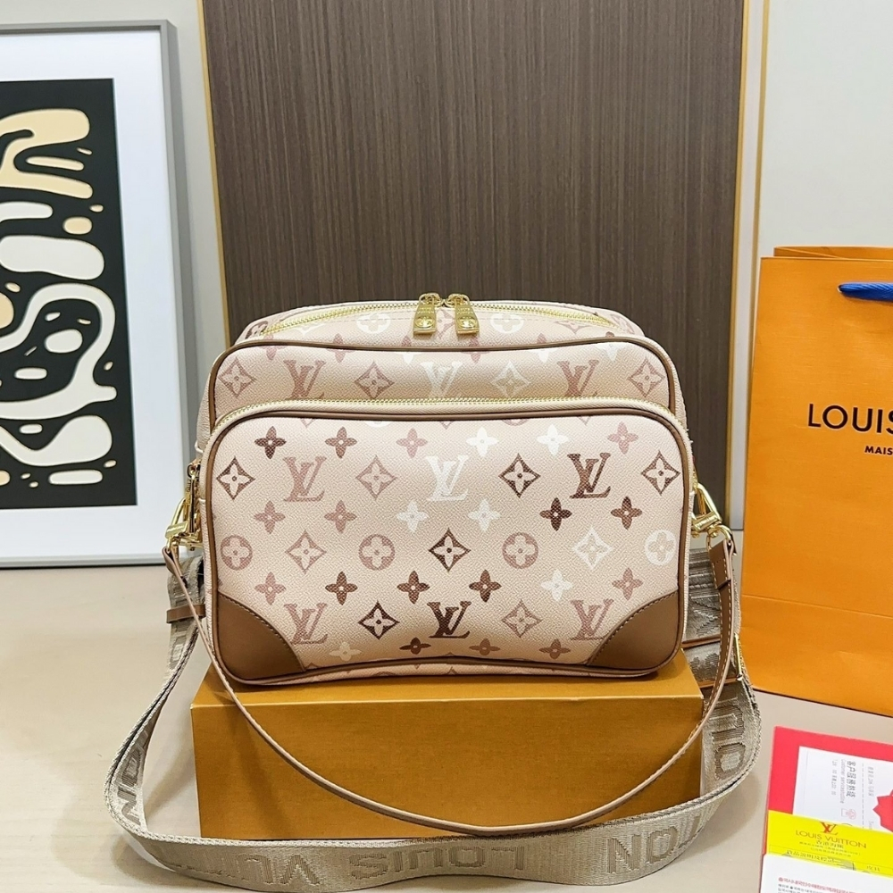Louis Vuitton Nil Monogram Beige 27Cm - Image 2