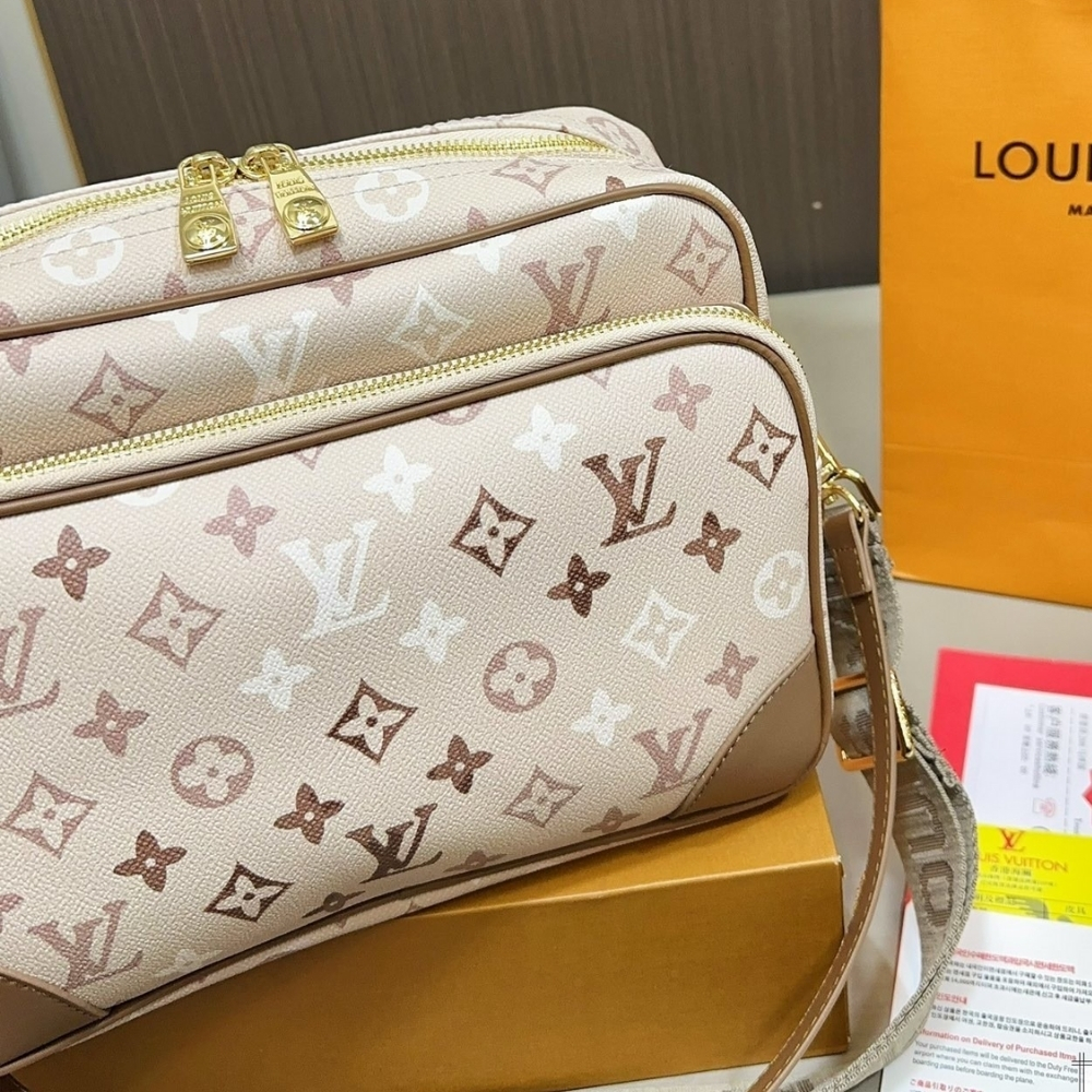 Louis Vuitton Nil Monogram Beige 27Cm - Image 3