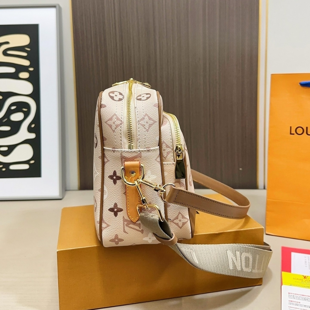 Louis Vuitton Nil Monogram Beige 27Cm - Image 4
