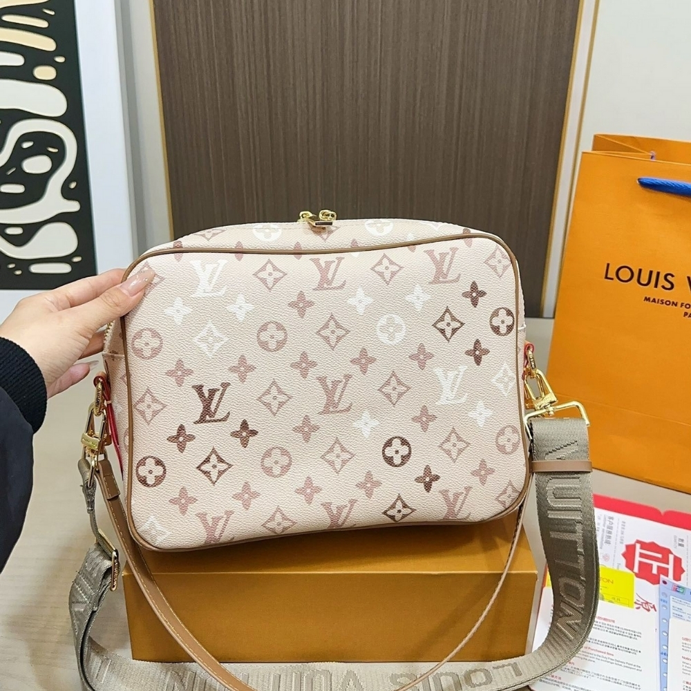 Louis Vuitton Nil Monogram Beige 27Cm - Image 5