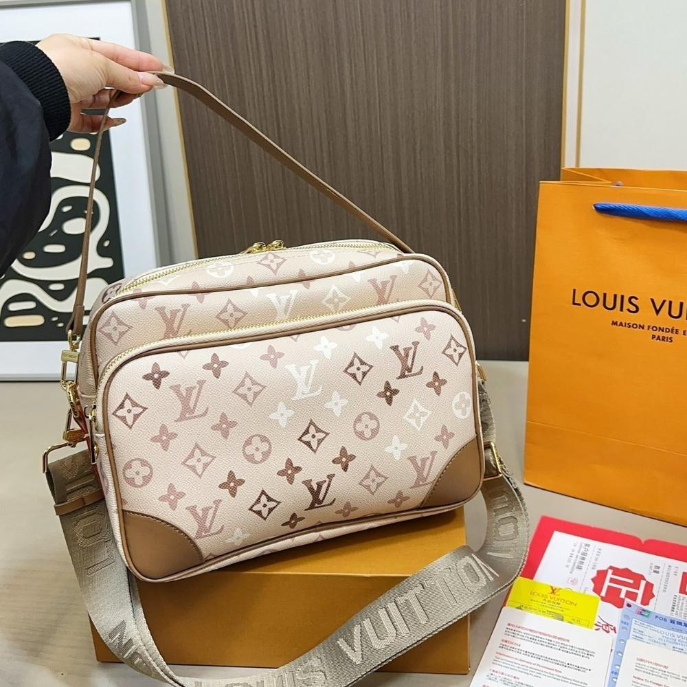 Louis Vuitton Nil Monogram Beige 27Cm - Image 6