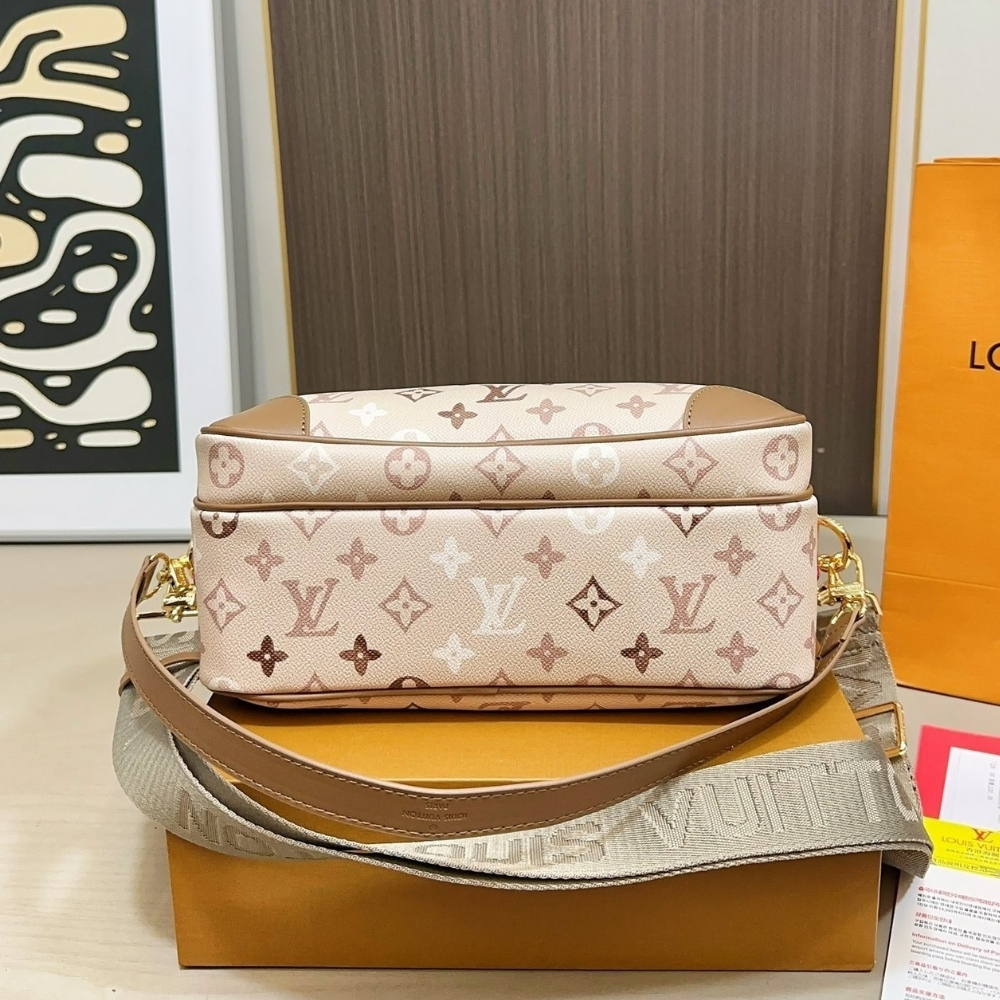 Louis Vuitton Nil Monogram Beige 27Cm - Image 7