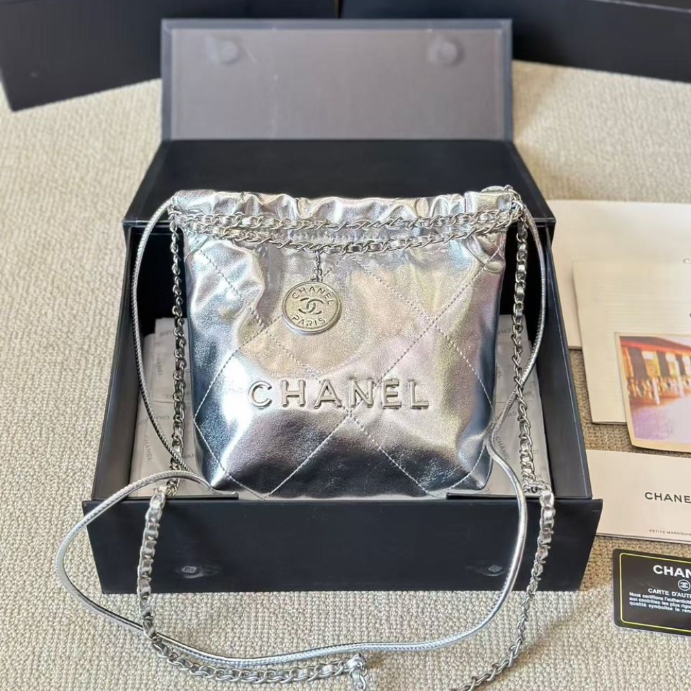 Chanel 22 Mini Handbag Shiny And Gold Tone Metal Silver 20cm - Image 2