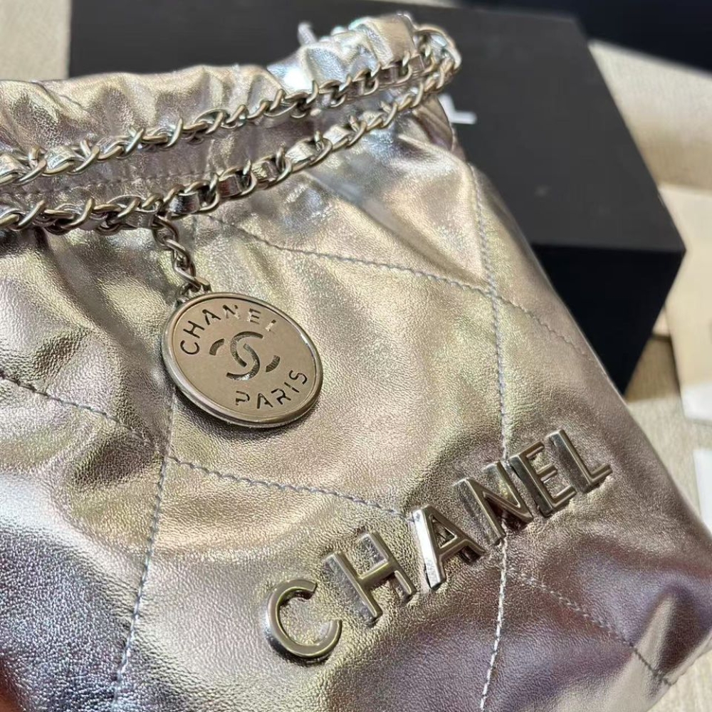 Chanel 22 Mini Handbag Shiny And Gold Tone Metal Silver 20cm - Image 3