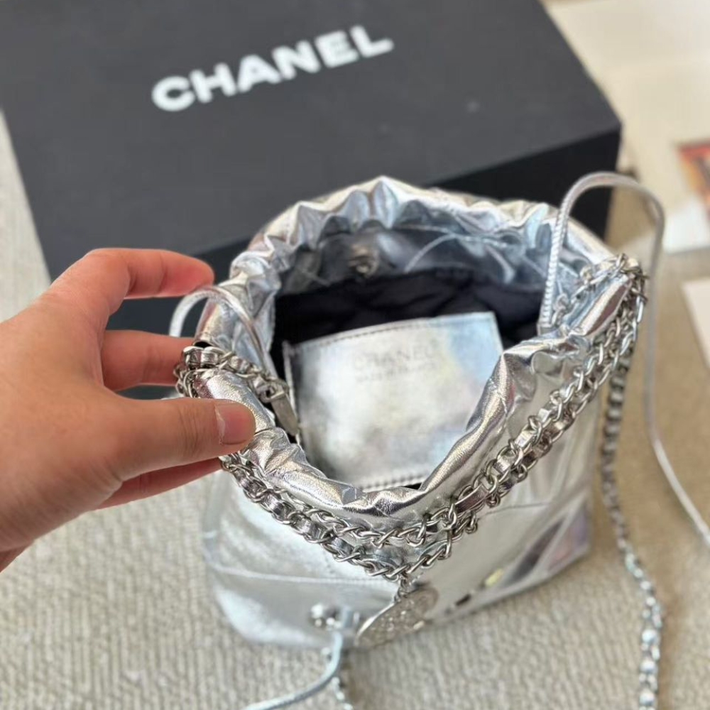 Chanel 22 Mini Handbag Shiny And Gold Tone Metal Silver 20cm - Image 4