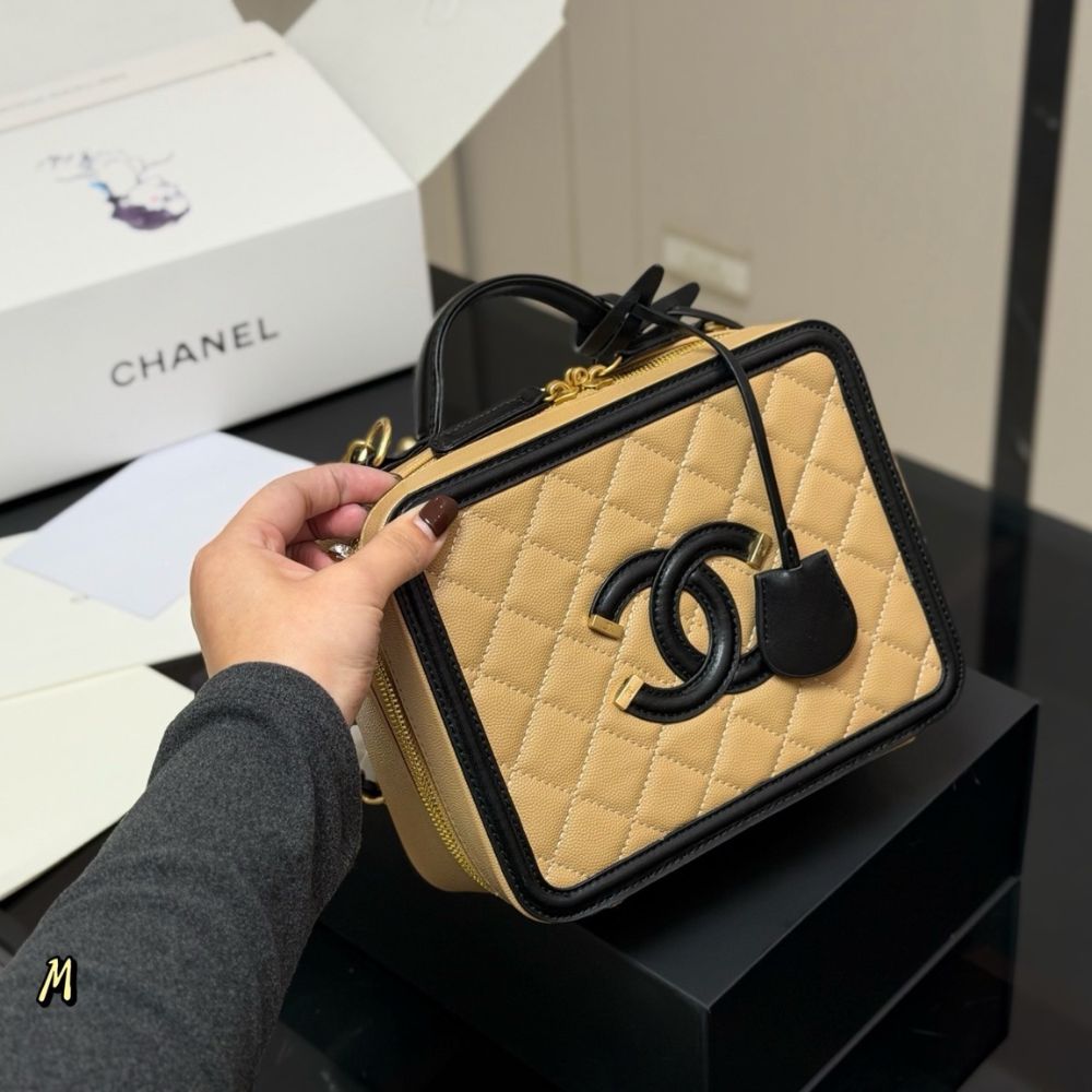Chanel CC Filigree Medium Vanity Case Beige 21Cm - Image 2