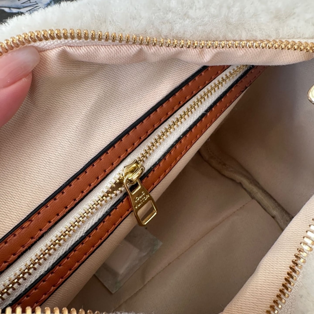 Louis Vuitton Speedy Bandoulière 25 Shearling Handle Bag Crème Brown 25Cm M23468 - Image 4