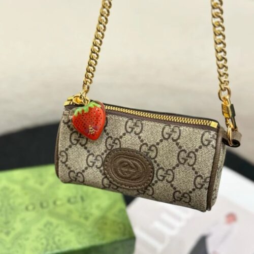 Alternative view of Gucci GG Supreme Strawberry Chain Pouch Beige 13Cm