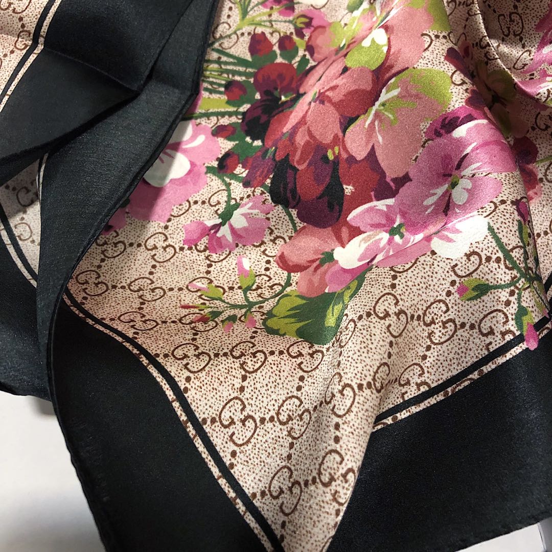 Gucci GG Blooms Silk Foulard Scarf Black 70Cm - Image 6