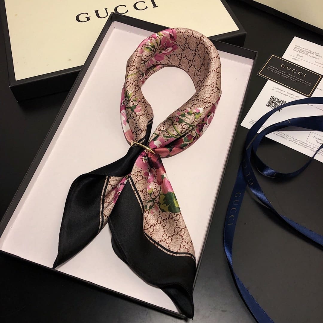 Gucci GG Blooms Silk Foulard Scarf Black 70Cm - Image 4