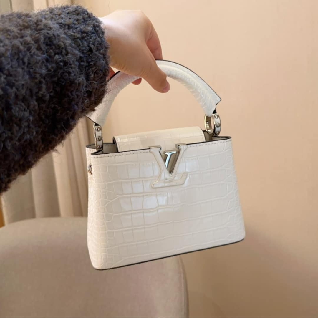 Louis Vuitton Capucines Mini Shiny Textured Leather Handbag White 21Cm N93701 - Image 3