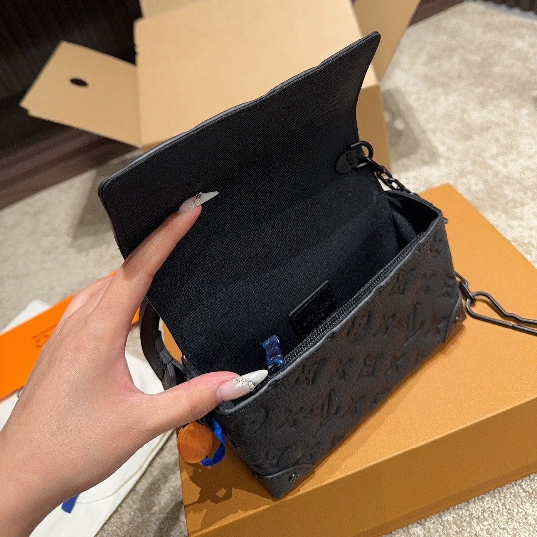 Louis Vuitton Steamer Monogram Leather Wearable Wallet Black 17Cm M81746 - Image 3