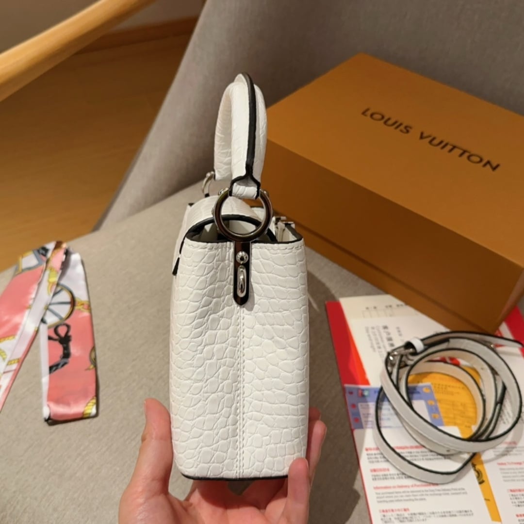 Louis Vuitton Capucines Mini Shiny Textured Leather Handbag White 21Cm N93701 - Image 7