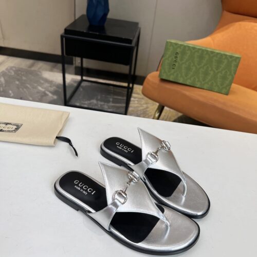 Alternative view of Gucci Women's Thong Leather Sandal With Horsebit Silver