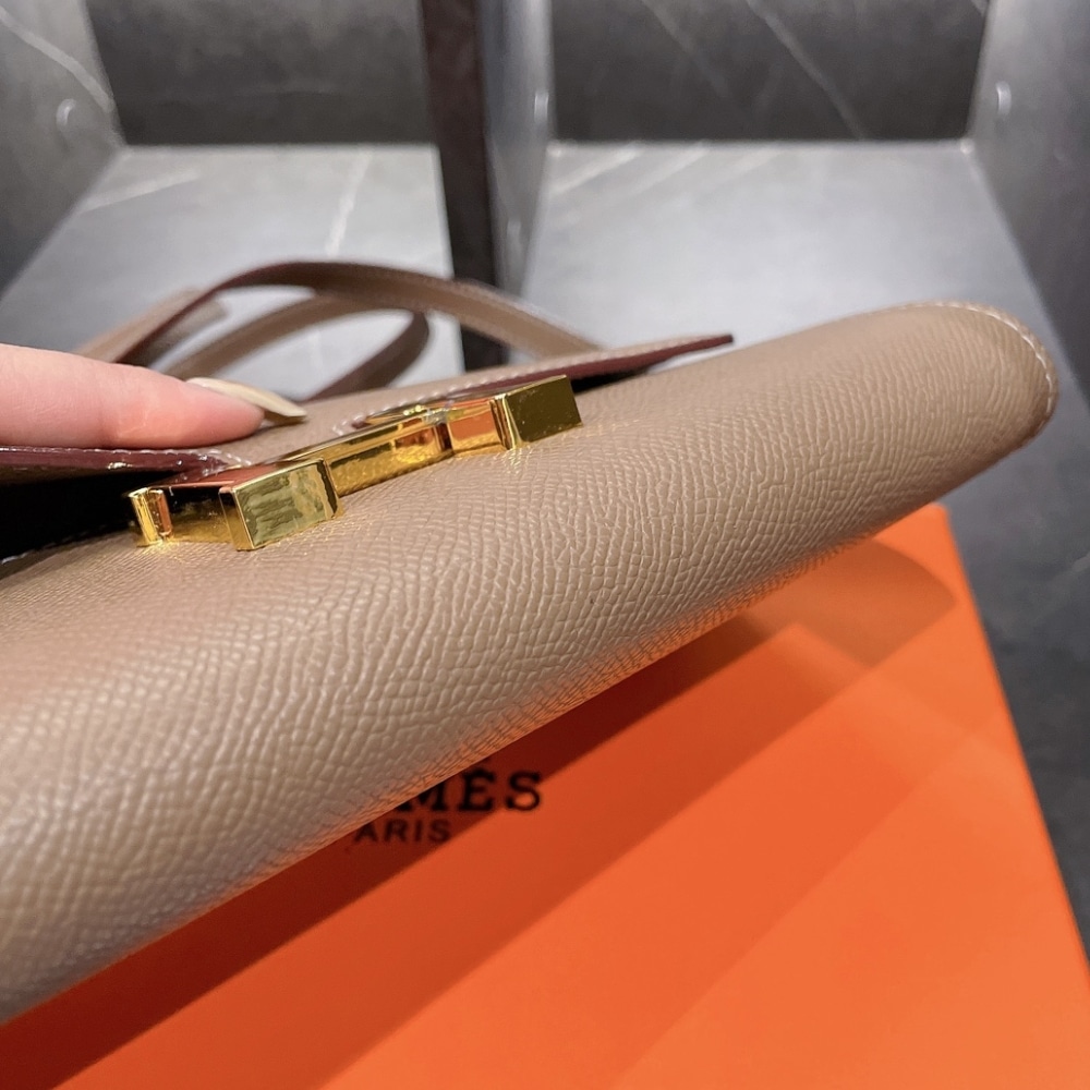 Hermès Constance To Go Wallet Epsom Crossbody Bag Etoupe 21Cm H080125CC18 - Image 3