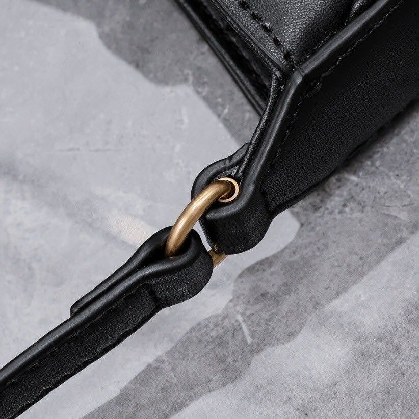 Saint Laurent Le 5 A 7 Mini Vertical In Shiny Leather With Bronze Metal In Black 19cm 7352142R20W1000 - Image 7