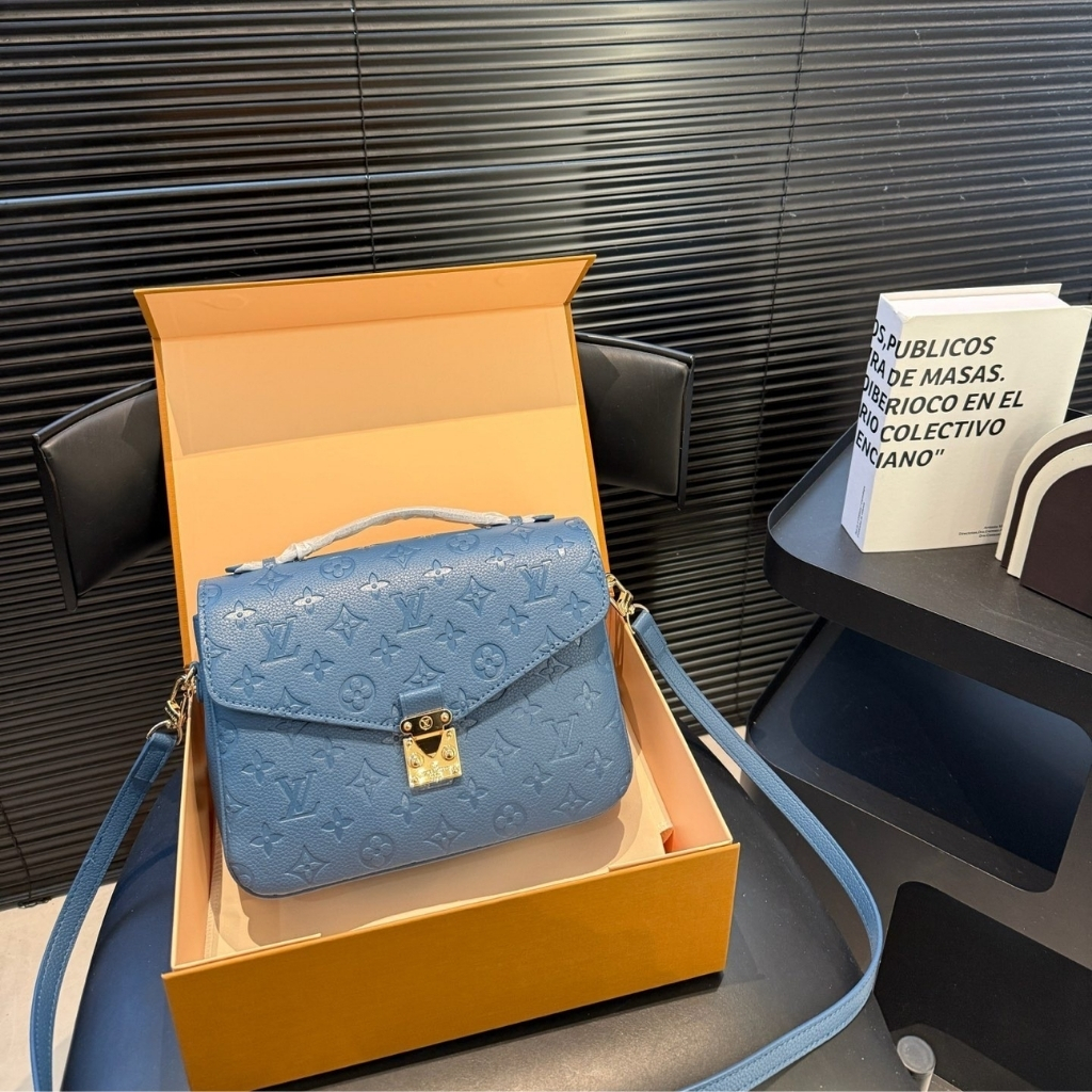 Louis Vuitton Pochette Métis Monogram Empreinte Bleu Jean 25cm M27357 - Image 9
