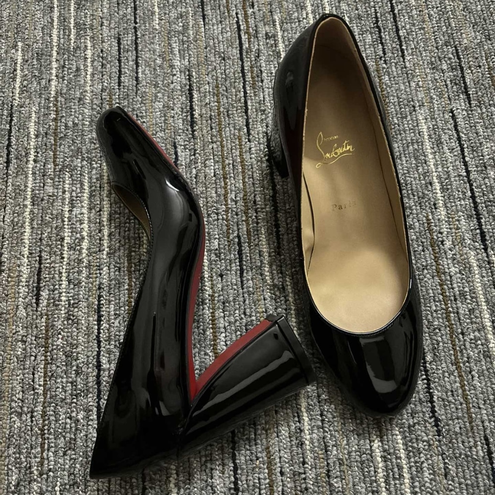 Christian Louboutin Miss Sab Patent Leather Pumps Black 3210568BK01 - Image 2