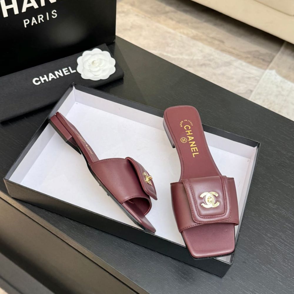 Chanel Leather Mules With Signature CC Logo Dusty Rose - Image 3