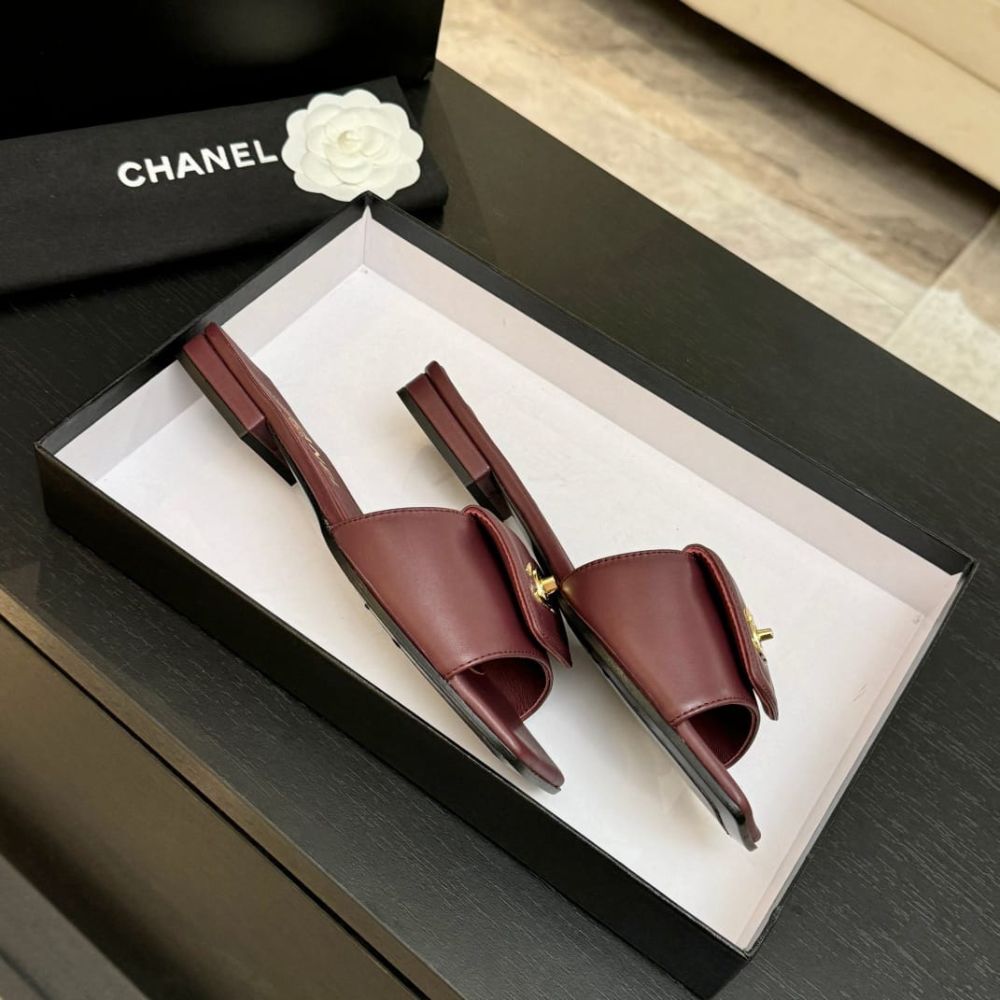 Chanel Leather Mules With Signature CC Logo Dusty Rose - Image 4