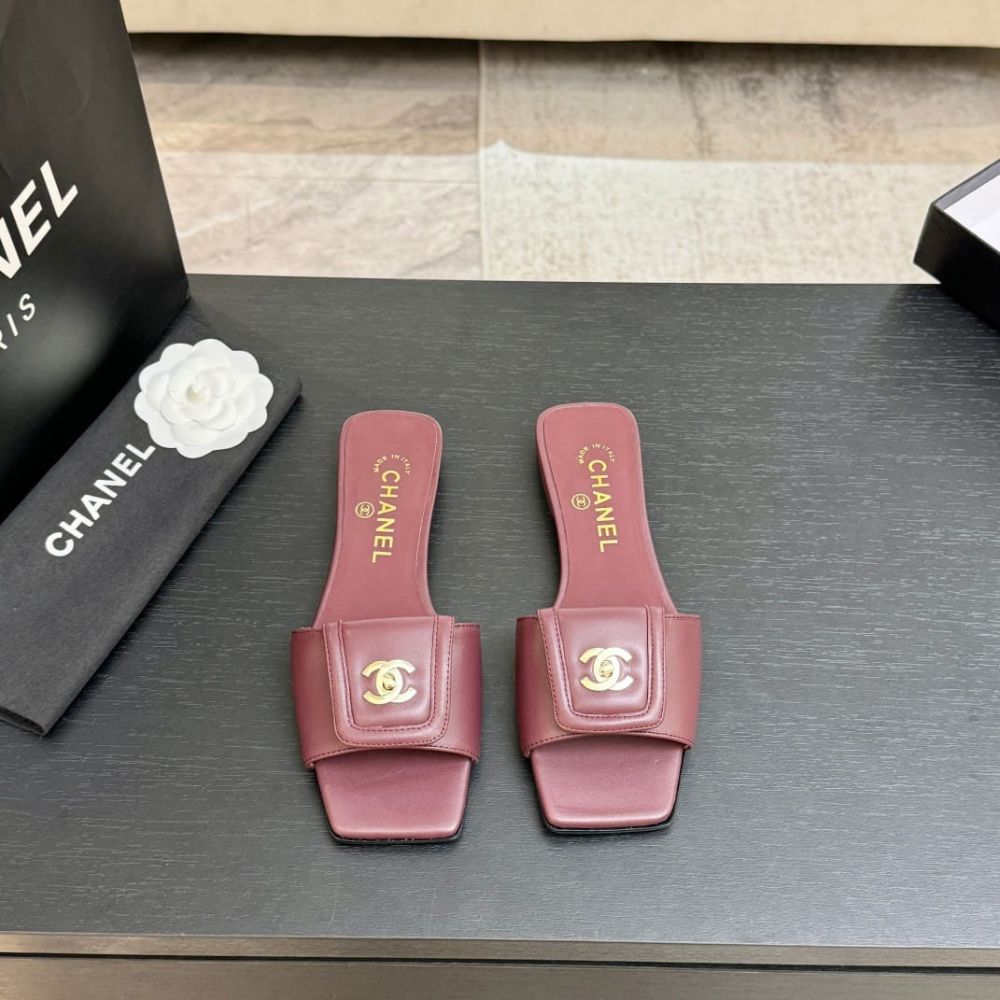 Chanel Leather Mules With Signature CC Logo Dusty Rose - Image 5