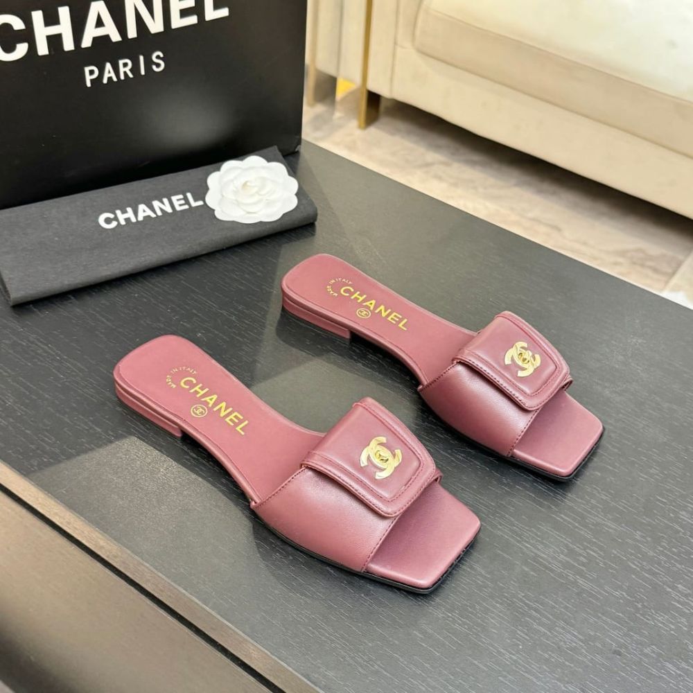 Chanel Leather Mules With Signature CC Logo Dusty Rose - Image 2