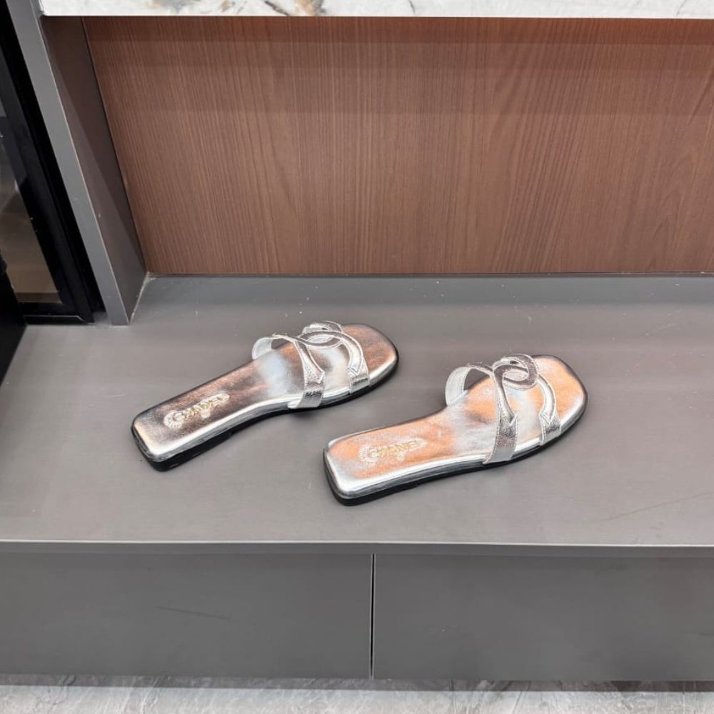 Chanel Mules Crackled Laminated Leather Silver - Image 4