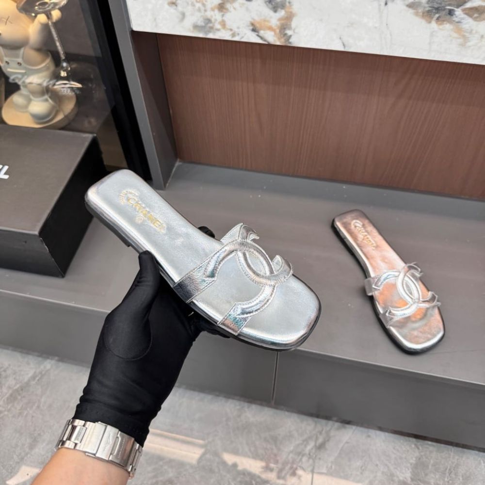 Chanel Mules Crackled Laminated Leather Silver - Image 5