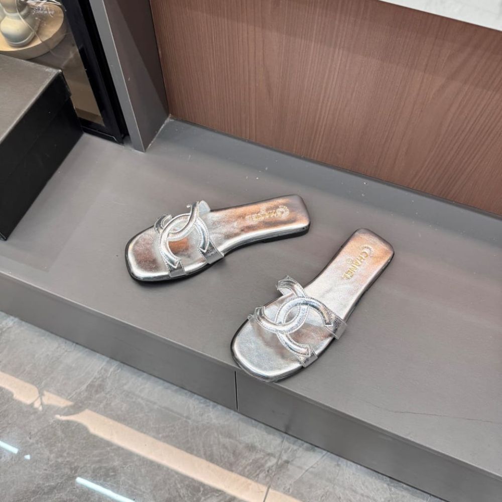Chanel Mules Crackled Laminated Leather Silver - Image 9
