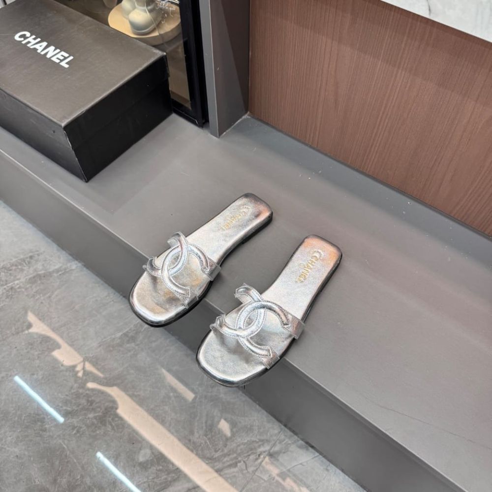 Chanel Mules Crackled Laminated Leather Silver - Image 7