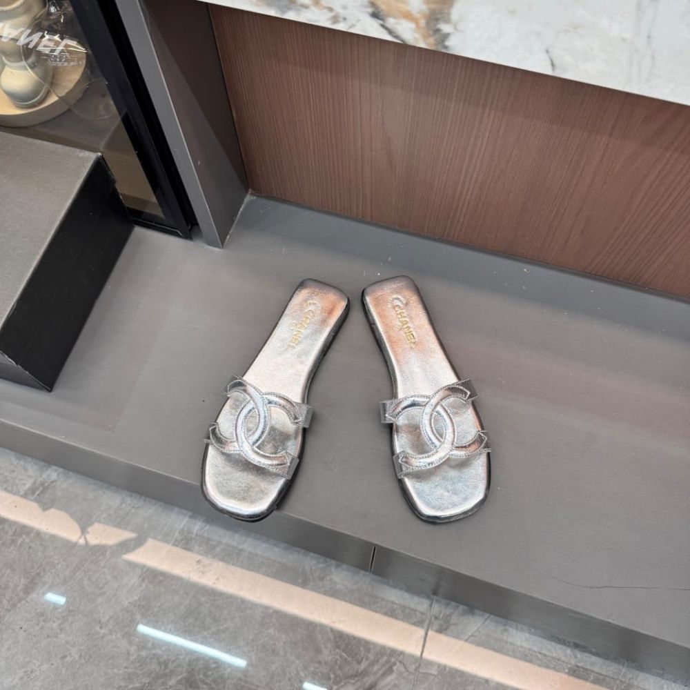 Chanel Mules Crackled Laminated Leather Silver - Image 8