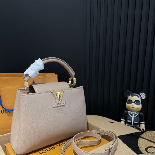 Alternative view of Louis Vuitton Capucines BB Leather Handbag Beige 27Cm M94634