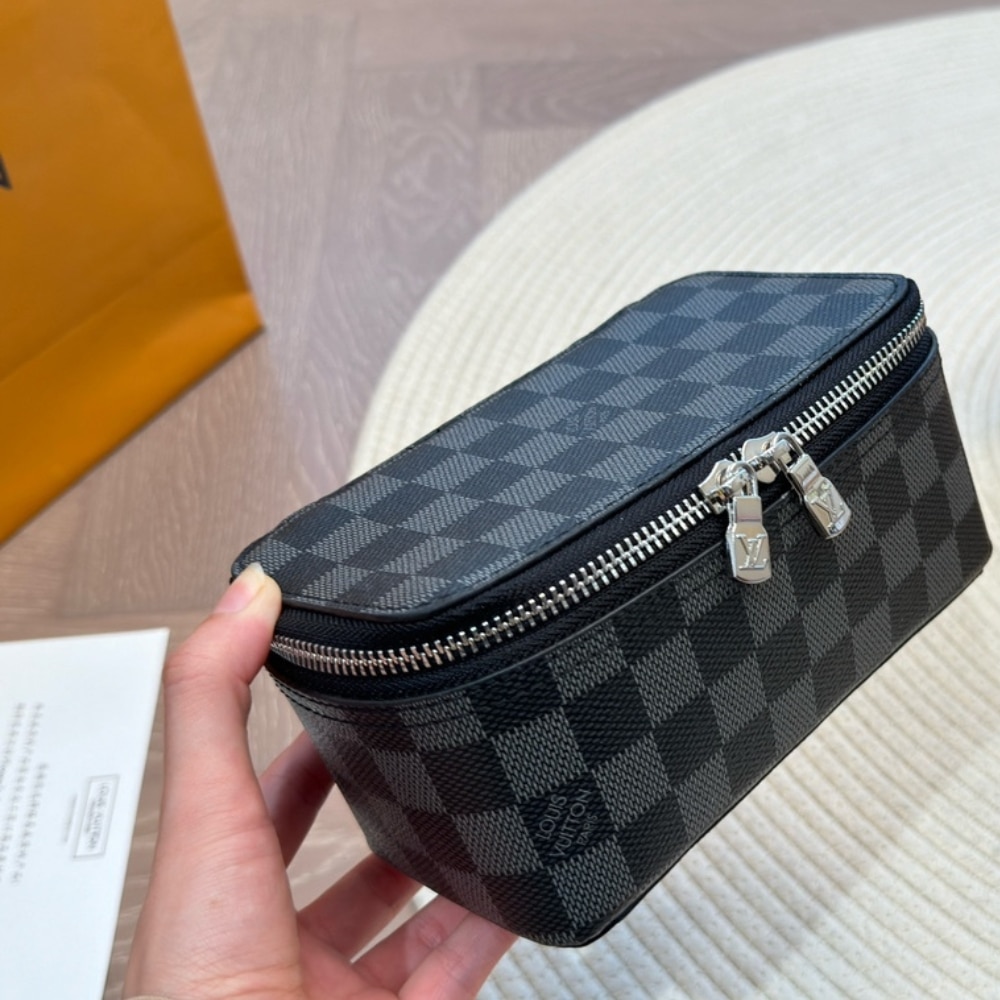 Louis Vuitton Damier Graphite Canvas Toilet Pouch Grey 23Cm - Image 2