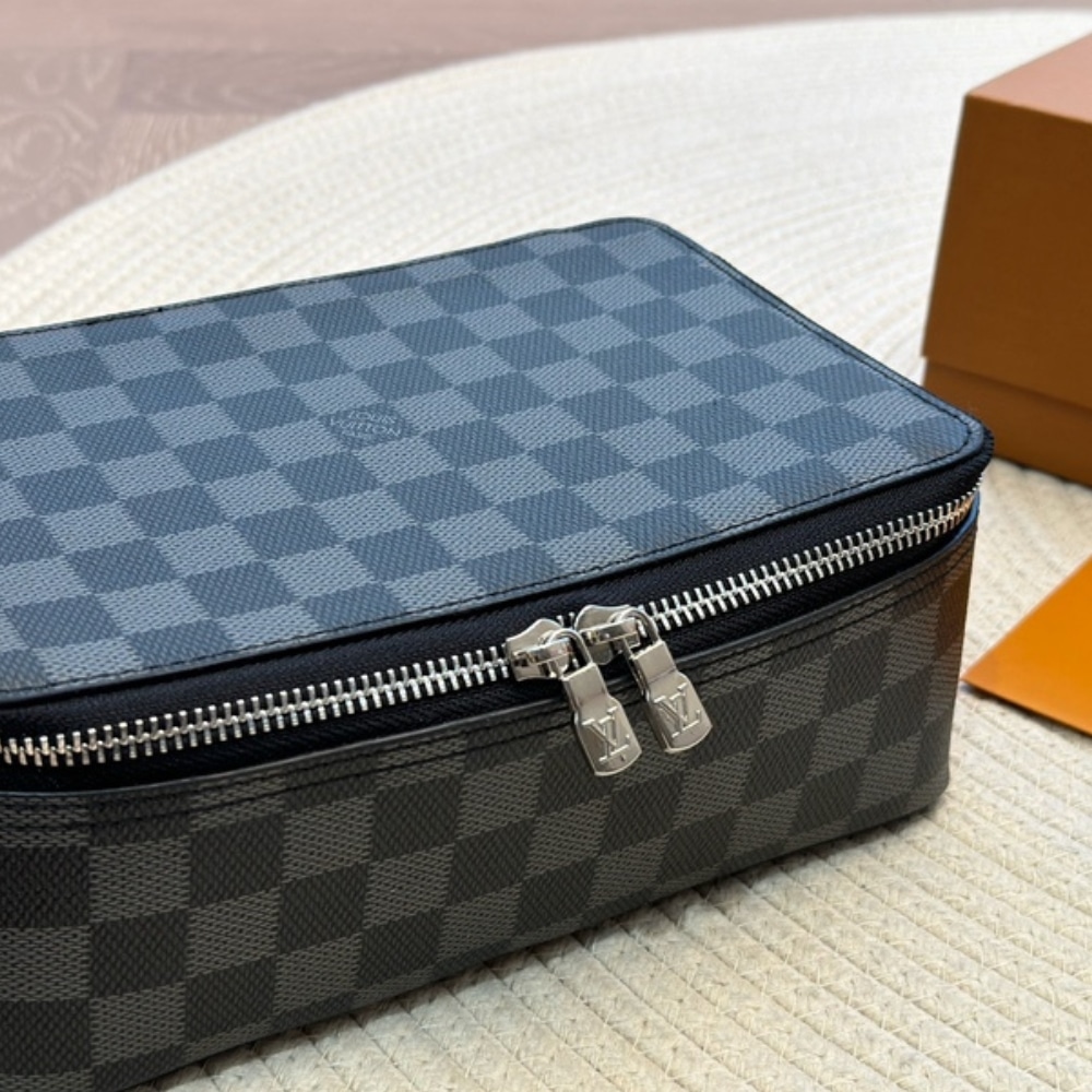Louis Vuitton Damier Graphite Canvas Toilet Pouch Grey 23Cm - Image 3