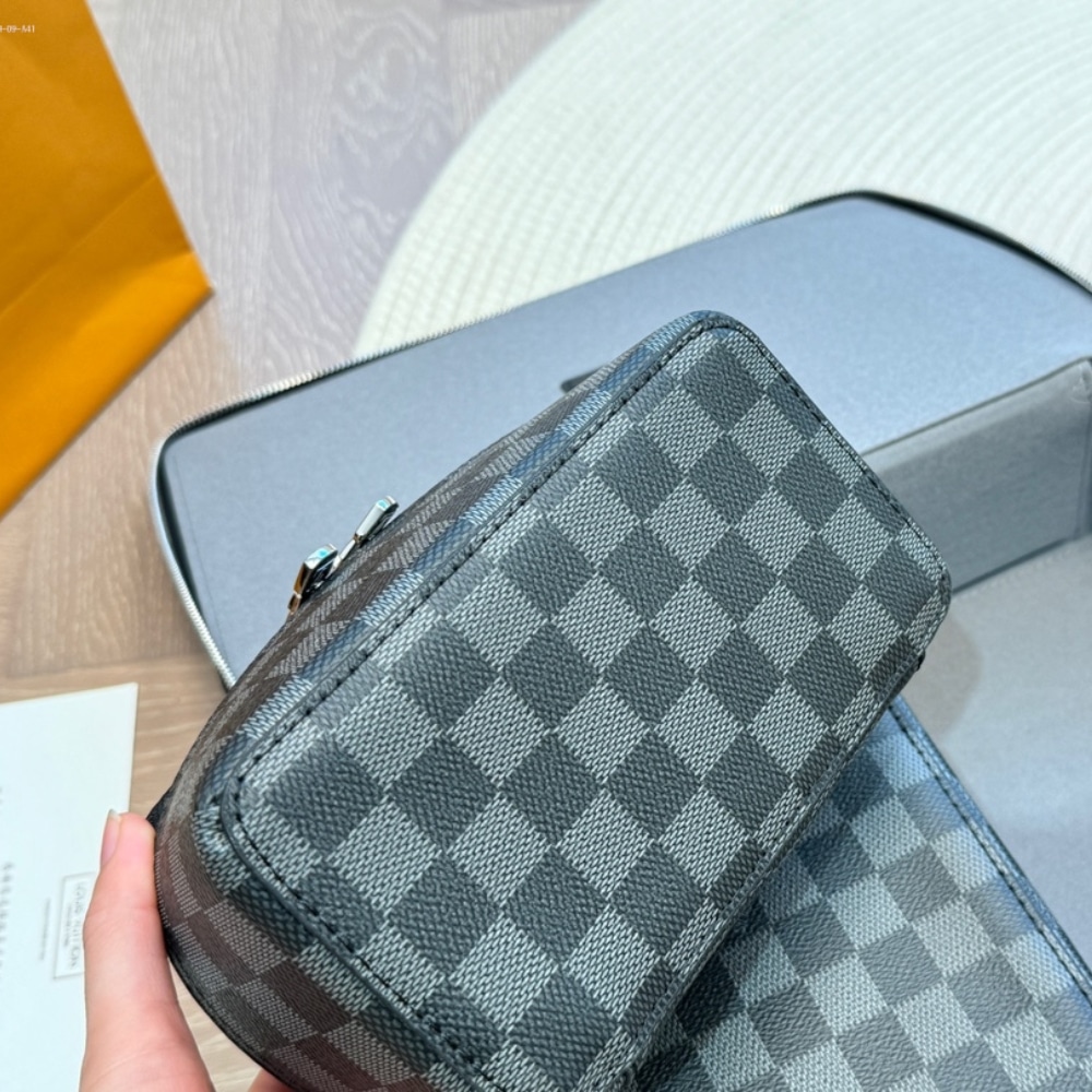 Louis Vuitton Damier Graphite Canvas Toilet Pouch Grey 23Cm - Image 5