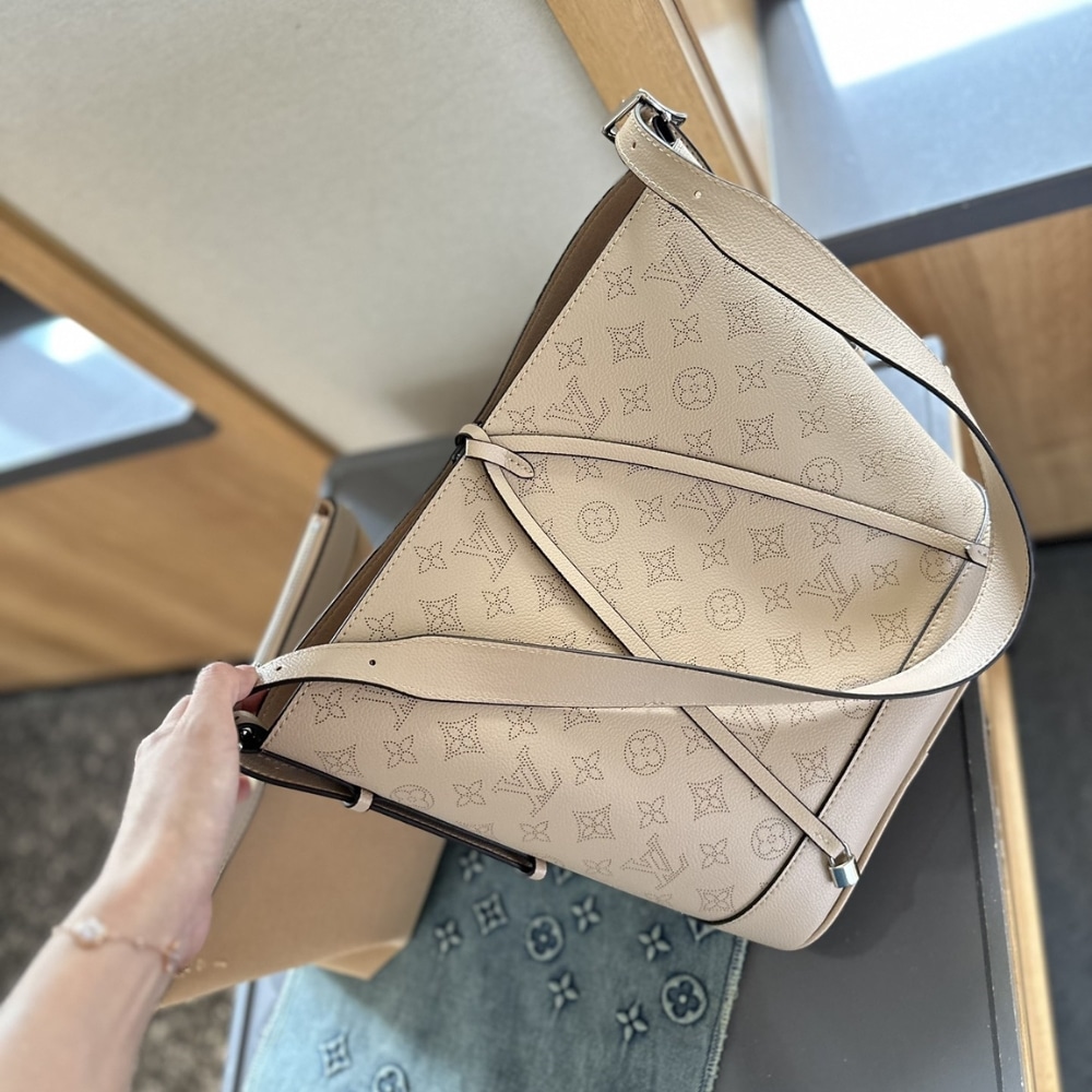 Louis Vuitton Flore Perforated Mahina Handle Bag Beige 28Cm M12140 - Image 5