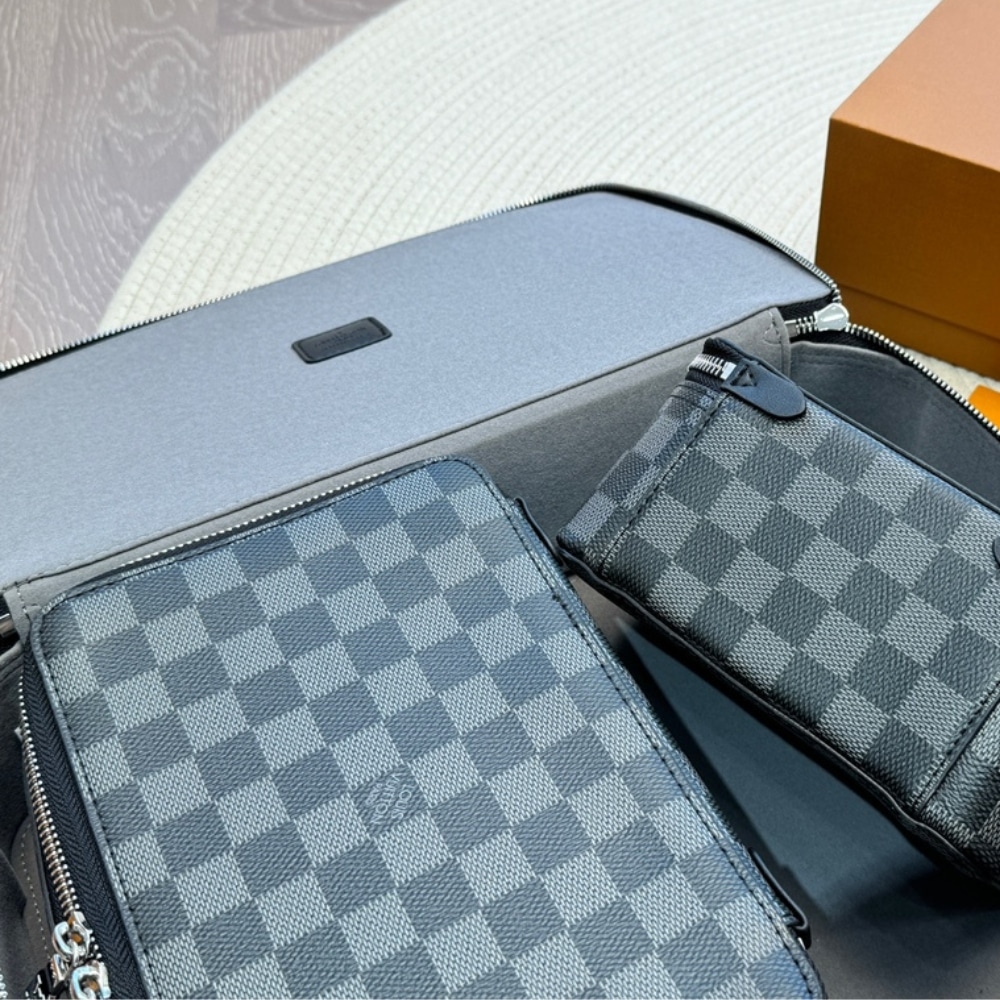 Louis Vuitton Damier Graphite Canvas Toilet Pouch Grey 23Cm - Image 6
