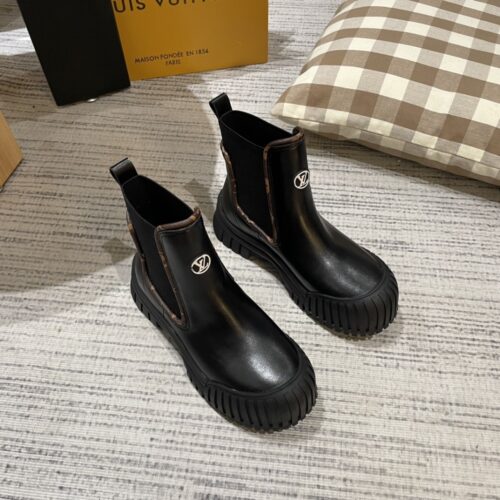 Alternative view of Louis Vuitton Ruby Flat Ankle Boots Black 1Ab0Fo