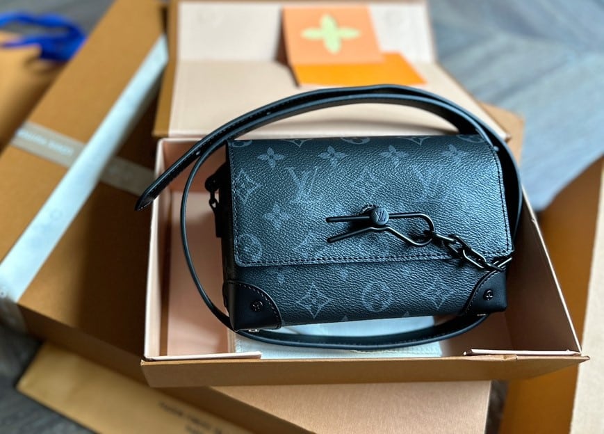 Louis Vuitton Steamer Monogram Eclipse Wearable Wallet Black 18Cm M81783 - Image 2