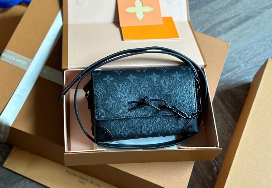 Louis Vuitton Steamer Monogram Eclipse Wearable Wallet Black 18Cm M81783 - Image 4