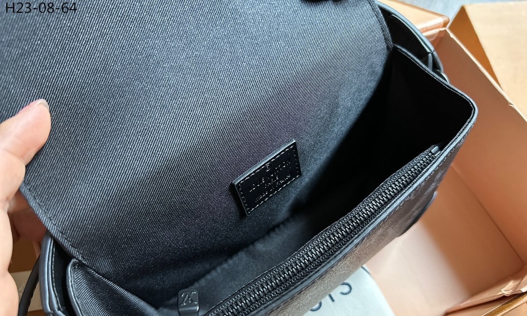 Louis Vuitton Steamer Monogram Eclipse Wearable Wallet Black 18Cm M81783 - Image 10