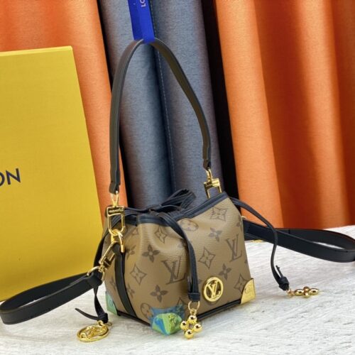 Alternative view of Louis Vuitton Néo Purse LV Charms Monogram Shoulder Bag Brown 15Cm M82885